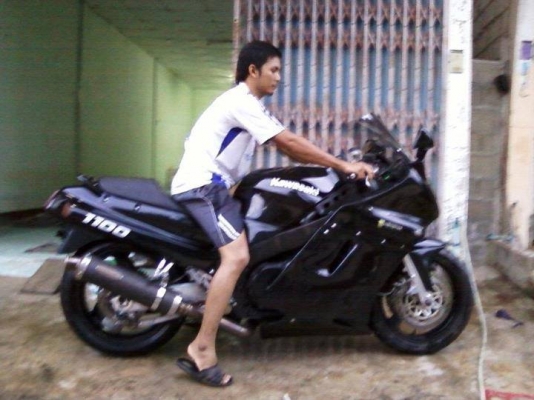 ขาย คาวาซากิ ZZR 1100 cc  65,000 อินวอยด์ ราคาคุยกันได้