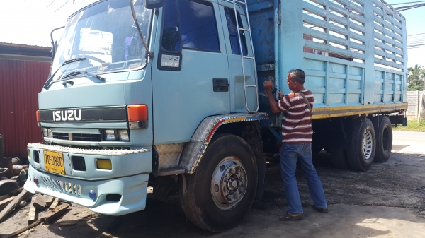 Isuzu ร้อคเล็ก ยางดีทุกเส้นคะ