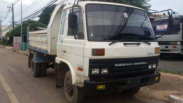 ขาย 6 ล้อ NISSAN UD รถพร้อมใช้งาน
