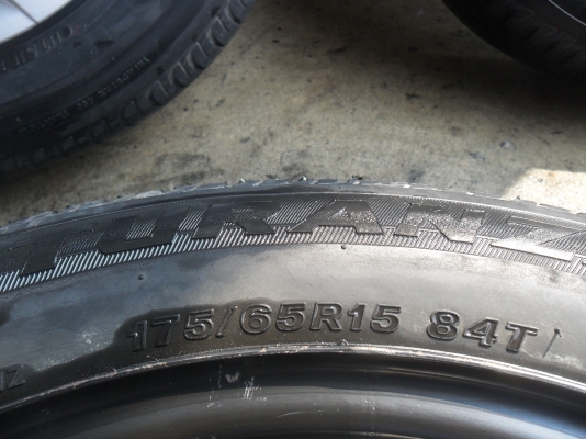 ล้อกะทะ 15นิ้ว 4รู100 พร้อมยางและฝาครอบ สวยๆ 4 ล้อ ราคา 2500 บาท