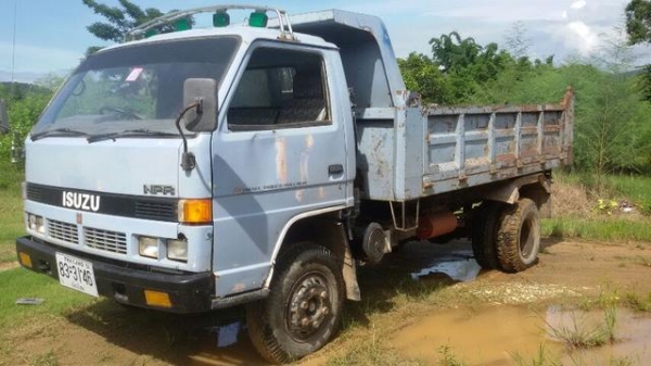 รถอิชูชุ เครื่อง 120 แรง มีเกียร์ โล พวงมาลัยพาเวอร์ รถพร้อมใช้งานครับสนใจ โทร 084884296 คุณ ธีรวุฒิ