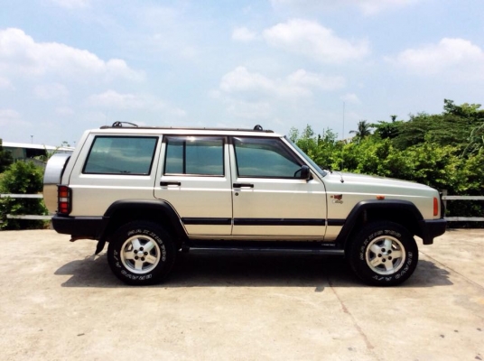 CHEEROKEE 2.5 SPORT-LPG สภาพเยี่ยม สวย ประหยัด พร้อมใช้