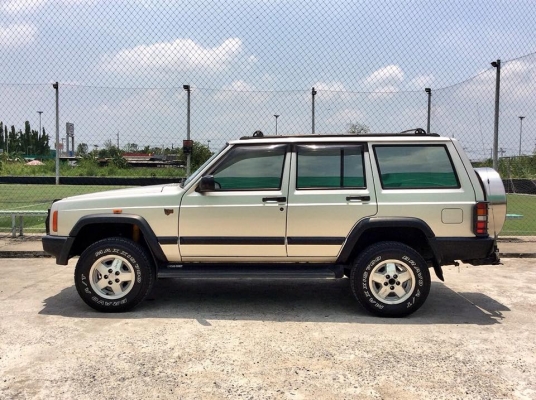 CHEEROKEE 2.5 SPORT-LPG สภาพเยี่ยม สวย ประหยัด พร้อมใช้