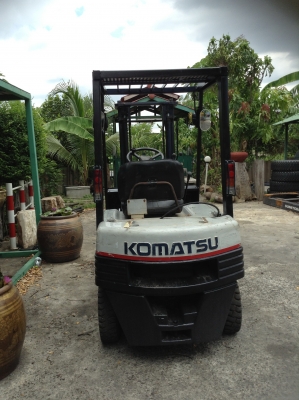 +++ ขายโฟล์คลิฟท์  KOMATSU  FG15-15  ขนาด  1.5  ตัน  เครื่องยนต์เบนซิน  ติดแก๊ส  เสา  3  เมตร  เกียร์ธรรมดา  ยางลม