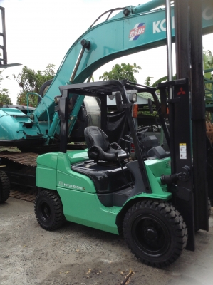 +++ ขายโฟล์คลิฟท์  MITSUBISHI  FD30  รุ่นใหม่  (รถนอก  สภาพ  90 \%)  เครื่องยนต์ดีเซล  เสา  3  เมตร  เกียร์ธรรมดา  งา 1,070  มม.  ยางตันใหม่