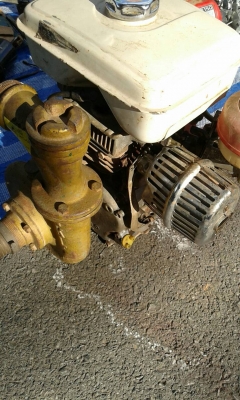 เครื่องสูบน้ำหอยโข่งฮอนด้า 5.2แรงพร้อมใช้สภาพสวยๆครับเครื่องสตาสติดง่ายครับฮอนด้า 5.2  แรงพร้อมปั้มหอยโข่ง 3-4 นิ้วครับ  พร้อมใช้งานครับ  ราคานี้คุ้มมากครับ