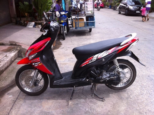 Click  ปี 51 รถบ้าน สีแดง ดำ เครื่องเดิมๆ มีเล่ม เอกสารครบ ทดลองขับได้ทุกวัน โทร. 02-9165022,099-0812002