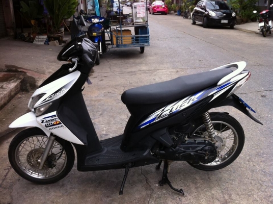 Click  ปี 51 รถบ้าน สีฟ้า ขาวเครื่องเดิมๆ มีเล่ม เอกสารครบ ทดลองขับได้ทุกวัน โทร. 02-9165022,099-0812001