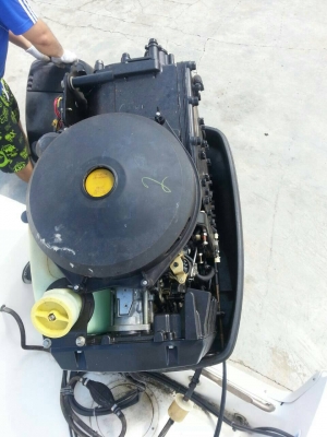 เรือ BAYLINER พร้อมเครื่องวางท้าย MERCURY 125 สภาพเดิมๆจากสหรัฐอเมริกา นำเข้าจากสหรัฐอเมริกา