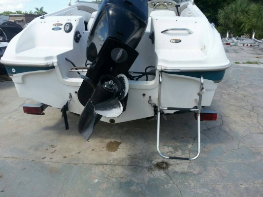 เรือ BAYLINER พร้อมเครื่องวางท้าย MERCURY 125 สภาพเดิมๆจากสหรัฐอเมริกา นำเข้าจากสหรัฐอเมริกา