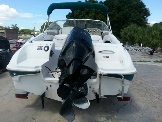 เรือ BAYLINER พร้อมเครื่องวางท้าย MERCURY 125 สภาพเดิมๆจากสหรัฐอเมริกา นำเข้าจากสหรัฐอเมริกา