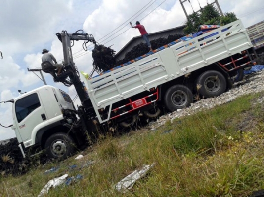 รถบรรทุกรับจ้างทั่วประเทศ รถบรรทุก10ล้อ 2เพลา ต่อลูกพ่วง18ล้อได้ ติดเฮี๊ยบ5ตันยกสินค้า สามารถใส่ปากคีบเศษโลหะ เศษพลาสติก และอื่นๆ