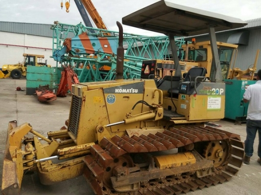 ขายรถดันดิน KOMATSU D20P-7 สนใจติดต่อ หนึ่ง 061-4194021