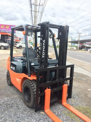 ขายโฟล์คลิฟ TOYOTA 7FD25 เครื่องยนต์ดีเซล เกียร์ธรรมดา ระบบครบ ยก2.5ตัน 3 เมตร ยางตัน 4 เส้น 094-4267888 จะเด็ด