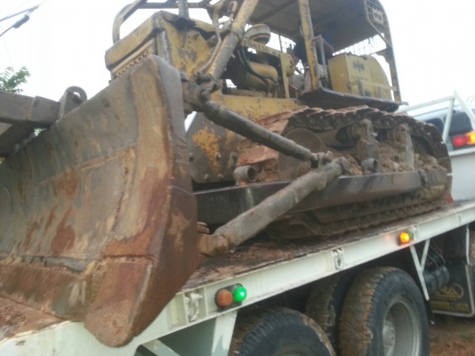 ขายรถแบคโฮ KOMATSU D50A-15 ห้องเลี้ยวน้ำมัน ราคา 300000