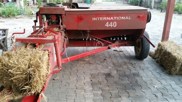 ขายรถอัดฟาง International 440 ขายรถอัดฟาง International 440
