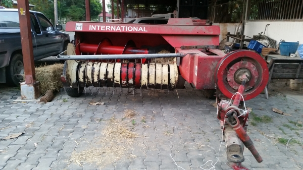 ขายรถอัดฟาง International 440