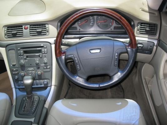 วอลโล่ ปี2000 รถเดิม เครื่องเดิม ไม่มีตำหนิ โทรเลย 098-919-159 วอลโล่ ปี2000 รถเดิม เครื่องเดิม ไม่มีตำหนิ โทรเลย 098-919-159