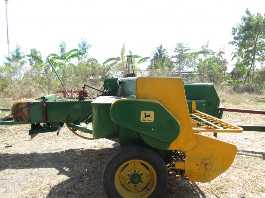 ขายเคื่องอัดฟาง JOHN DEERE