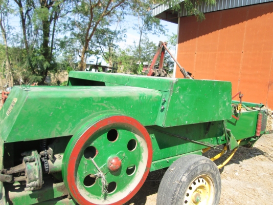 ขายเคื่องอัดฟาง JOHN DEERE