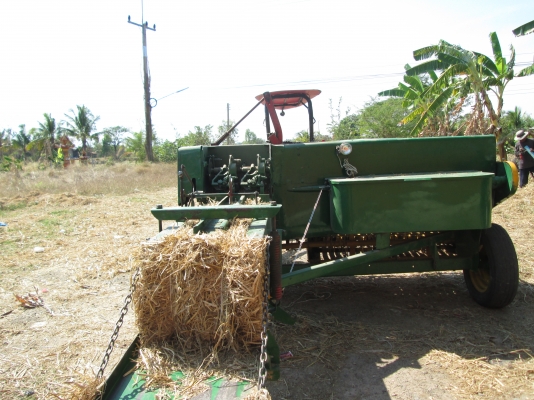 ขายเคื่องอัดฟาง JOHN DEERE