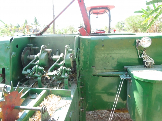 ขายเคื่องอัดฟาง JOHN DEERE