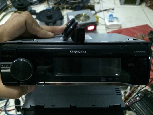 KENWOOD U585SD 24Bit USB2ช่องหน้าเครื่องกับเป็นสาย SD CARD Ipod MP3 CD AUX ปรีเอ้า1ชุด ช่องใส่แผ่นมีที่ปิดเปิด สภาพสวย มือ2 ญี่ปุ่น