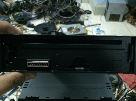 KENWOOD U585SD 24Bit USB2ช่องหน้าเครื่องกับเป็นสาย SD CARD Ipod MP3 CD AUX ปรีเอ้า1ชุด ช่องใส่แผ่นมีที่ปิดเปิด สภาพสวย มือ2 ญี่ปุ่น