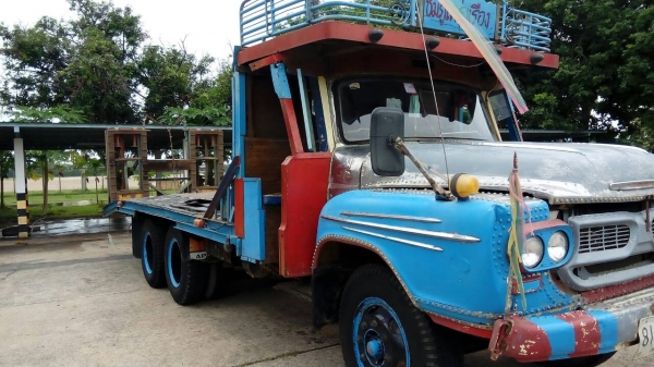 10 ล้อ  ขายเอง  090-8272268 ด่วนครับ เหล็กไอบีมสอดร้อย ขึ้นแมคโค  120  สบาย