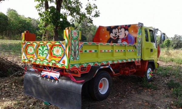 ต้องการขายรถดั้มอีชุชุ 195 แรง สภาพสวยไม่มีที่ติรับรองได้ ไม่มีเล่ม