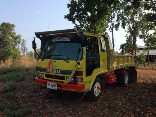 ต้องการขายรถดั้มอีชุชุ 195 แรง สภาพสวยไม่มีที่ติรับรองได้ ไม่มีเล่ม