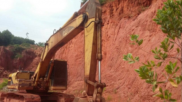 ขายรถแบคโฮ CATERPILLAR 320B พร้อมใช้งาน สนใจโทร 081-970-1072