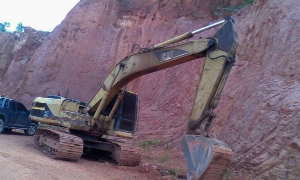 ขายรถแบคโฮ CATERPILLAR 320B พร้อมใช้งาน สนใจโทร 081-970-1072