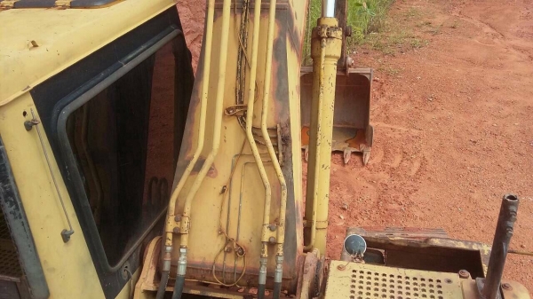 ขายรถแบคโฮ CATERPILLAR 320B พร้อมใช้งาน สนใจโทร 081-970-1072
