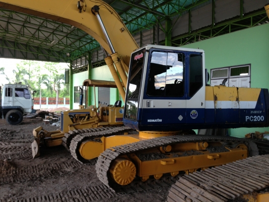 ขาย KOMATSU PC200-5 สภาพสวยเดิมๆคอนโทรนสั้นครับ สนใจติดต่อโดยตรง 081-4283210