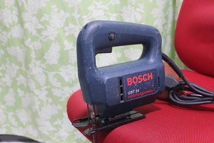 จิ๊กซอร์เลื่อยไม้ bosch ขนาด 400 วัตต์ สภาพพร้อมช้งานครับ ตัดไม้ เหล็ก พลาสติก ได้ ขึ้นอยู่กับใบที่ใช้ครับ