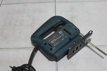 จิ๊กซอร์เลื่อยไม้ bosch ขนาด 400 วัตต์ สภาพพร้อมช้งานครับ ตัดไม้ เหล็ก พลาสติก ได้ ขึ้นอยู่กับใบที่ใช้ครับ