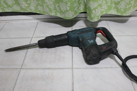 เครื่องสว่านเจาะคอนกรีต และ สกัดคอนกรีต BOSCH สภาพพร้อมทำงานครับ