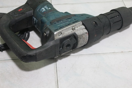 เครื่องสว่านเจาะคอนกรีต และ สกัดคอนกรีต BOSCH สภาพพร้อมทำงานครับ