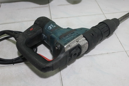 เครื่องสว่านเจาะคอนกรีต และ สกัดคอนกรีต BOSCH สภาพพร้อมทำงานครับ