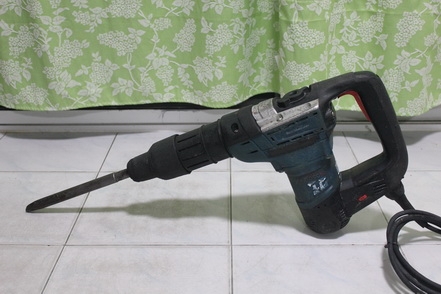 เครื่องสว่านเจาะคอนกรีต และ สกัดคอนกรีต BOSCH สภาพพร้อมทำงานครับ