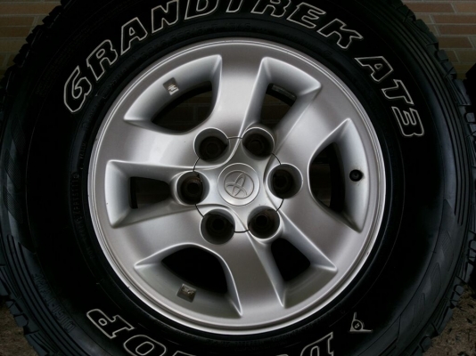 ล้อเดิม tiger d4d 4x4 พร้อมยาง 30x9.5