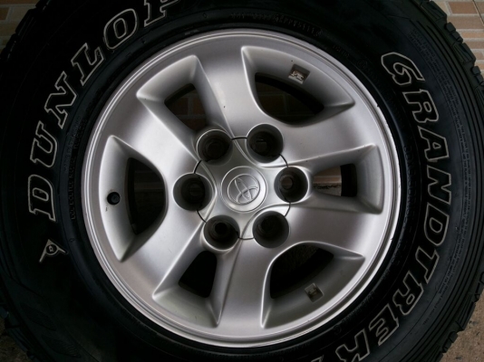 ล้อเดิม tiger d4d 4x4 พร้อมยาง 30x9.5