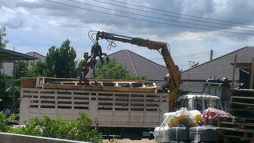 ขายรถ 6 ล้อ ยาว  มีคีบเหล็ก สามตัน 530000 จัดได้