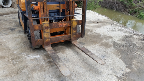 ขายด่วนรถยก TOYOTA ดีเซล5FDยก2.0ตันเสาสูง3เมตรยางตันหน้าหลังรถนอกนำเข้ายังไม่เคยใช้งานในเมืองไทยเลย=รุ่นใหม่ขายถูกๆๆ