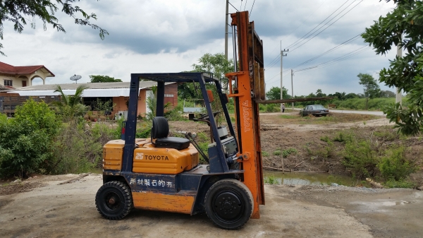 ขายด่วนรถยก TOYOTA ดีเซล5FDยก2.0ตันเสาสูง3เมตรยางตันหน้าหลังรถนอกนำเข้ายังไม่เคยใช้งานในเมืองไทยเลย=รุ่นใหม่ขายถูกๆๆ