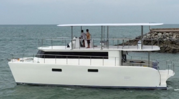ขายเรือHighSpeedCatamaran/เช่า ขนาด 46 ฟุต 2 ห้องนอน 2 ห้องน้ำ บรรทุกได้ 40 คน เป็นเรือใหม่ 2 ท้อง แบบนอก มีดาดฟ้า