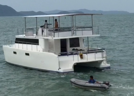 ขายเรือHighSpeedCatamaran/เช่า ขนาด 46 ฟุต 2 ห้องนอน 2 ห้องน้ำ บรรทุกได้ 40 คน เป็นเรือใหม่ 2 ท้อง แบบนอก มีดาดฟ้า