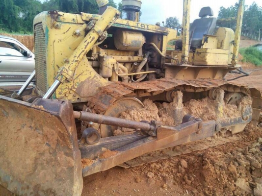 ขายแทร็กเตอร์ D6C เกียร์ตัดดริปเปอร์หลัง พร้อมใช้งานครับ ขายแทร็กเตอร์ D6C เกียร์ตัดดริปเปอร์หลัง พร้อมใช้งานครับ