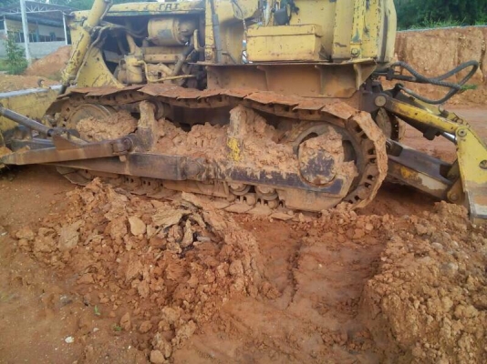 ขายแทร็กเตอร์ D6C เกียร์ตัดดริปเปอร์หลัง พร้อมใช้งานครับ ขายแทร็กเตอร์ D6C เกียร์ตัดดริปเปอร์หลัง พร้อมใช้งานครับ